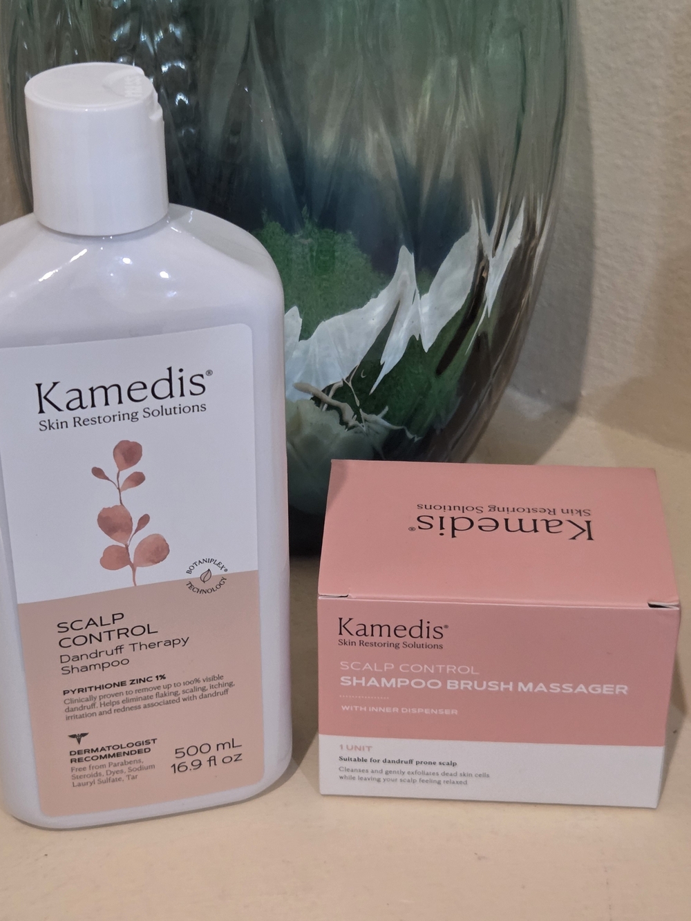 Kamedis Scalp Control Dandruff Therapy Shampoo 16.9 oz + Shampoo Brush Massager
